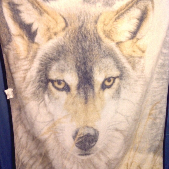 Northwest Nature's Wildlife Throw Blanket - Picture 2 of 4